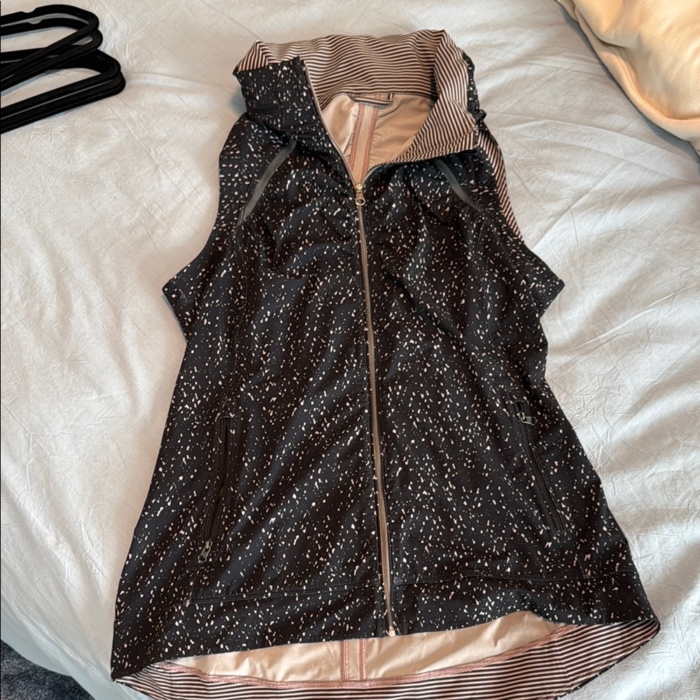 Speckled Lululemon Black Hooded Vest with Zipper